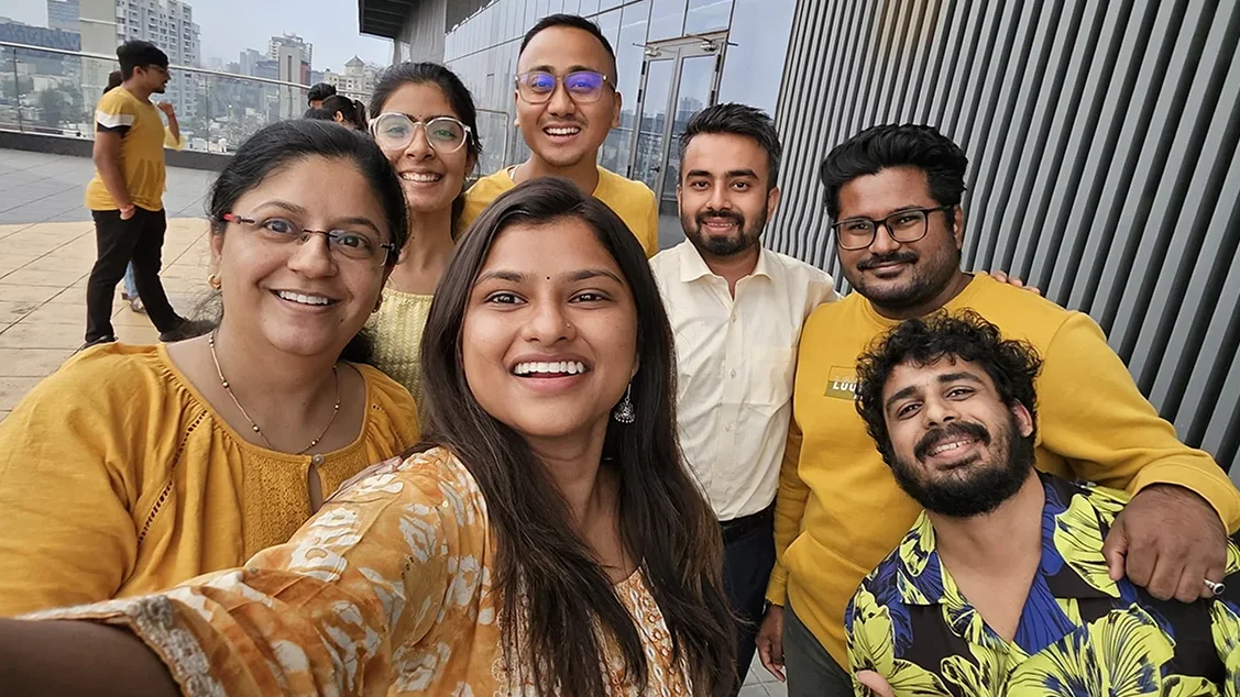 A group of HumCommerce colleagues together.